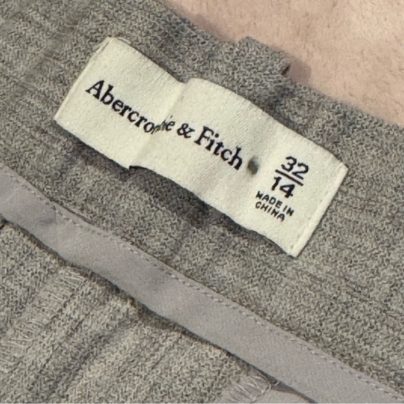 Abercrombie & Fitch Women's Slack Shorts - Picture 3 of 5